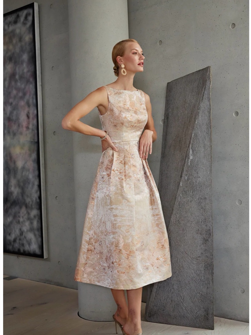 Kay Unger_Sleeveless Ivory-Blush Jacquard Midi Dress